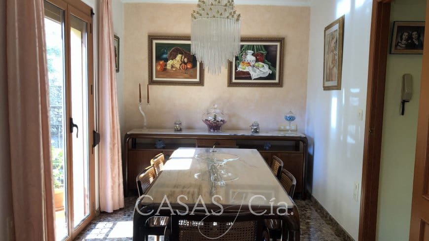 5 soveværelse Byhus til salg i Oliva med garage - € 249.950 (Ref: 7681820)