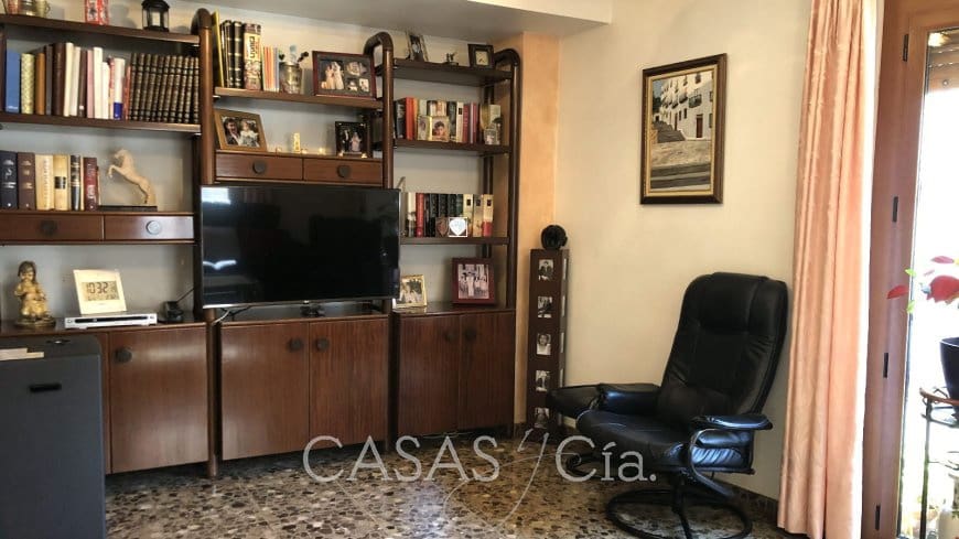 5 soveværelse Byhus til salg i Oliva med garage - € 249.950 (Ref: 7681820)