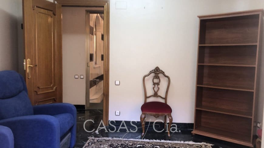 5 bedroom Apartment for sale in Oliva - € 220,000 (Ref: 8260785)