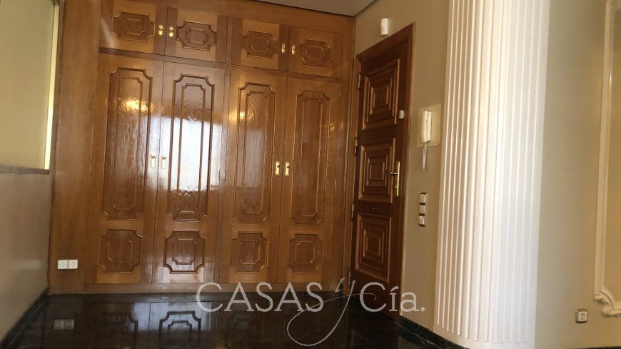 5 bedroom Apartment for sale in Oliva - € 220,000 (Ref: 8260785)