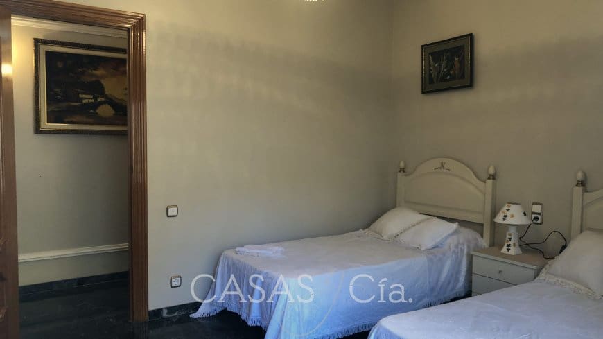 5 bedroom Apartment for sale in Oliva - € 220,000 (Ref: 8260785)