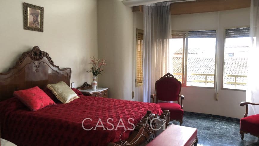 5 bedroom Apartment for sale in Oliva - € 220,000 (Ref: 8260785)