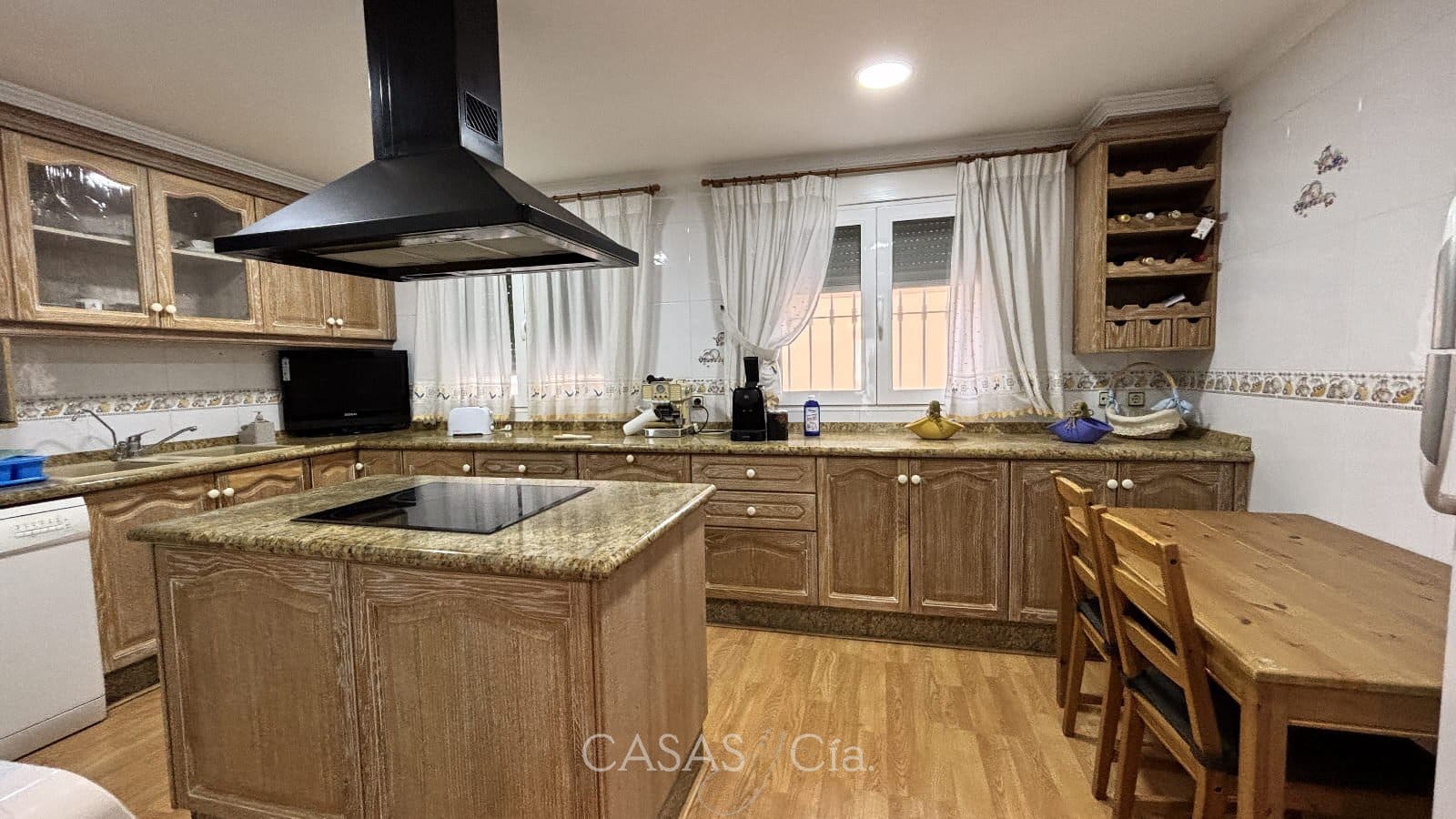 6 chambre Villa/Maison à vendre à Oliva avec piscine - 390 000 € (Ref: 8845673)