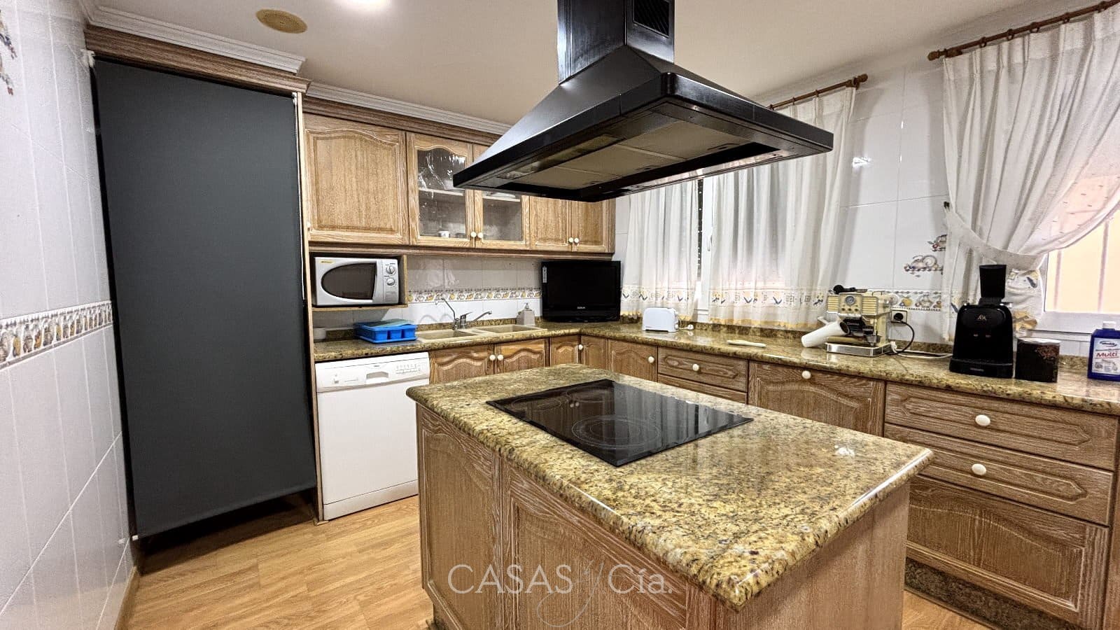 6 chambre Villa/Maison à vendre à Oliva avec piscine - 390 000 € (Ref: 8845673)