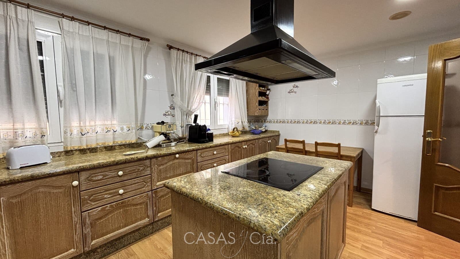 6 chambre Villa/Maison à vendre à Oliva avec piscine - 390 000 € (Ref: 8845673)