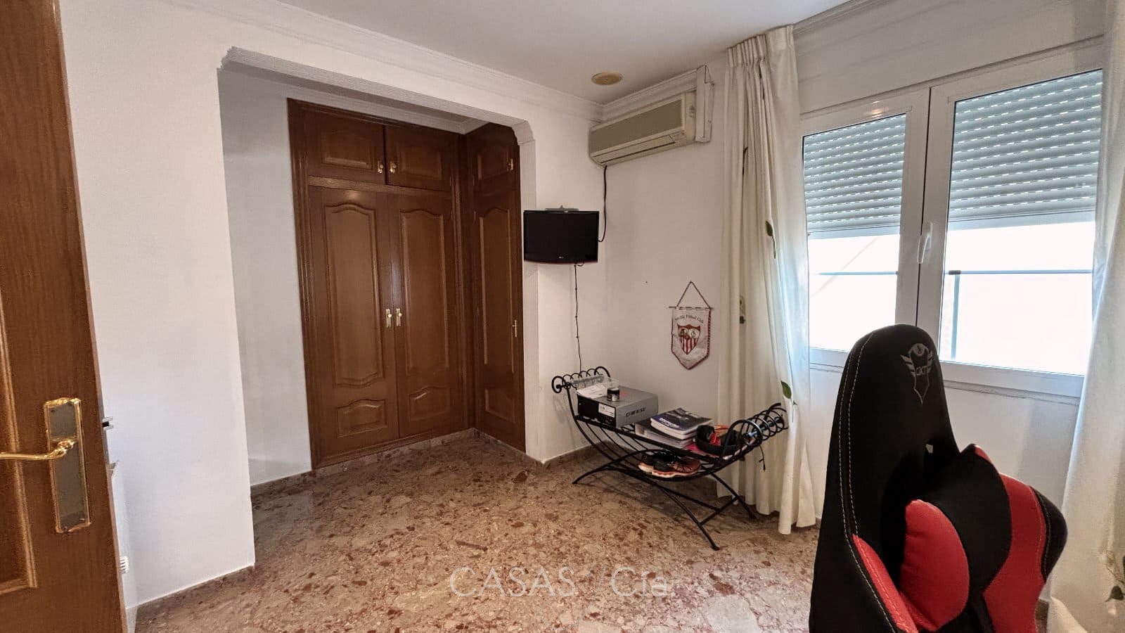 6 chambre Villa/Maison à vendre à Oliva avec piscine - 390 000 € (Ref: 8845673)