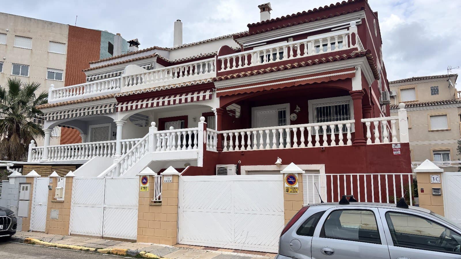 6 chambre Villa/Maison à vendre à Oliva avec piscine - 390 000 € (Ref: 8845673)