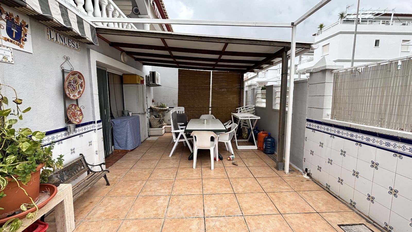 6 chambre Villa/Maison à vendre à Oliva avec piscine - 390 000 € (Ref: 8845673)