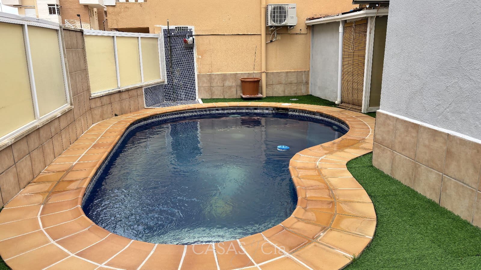 6 chambre Villa/Maison à vendre à Oliva avec piscine - 390 000 € (Ref: 8845673)