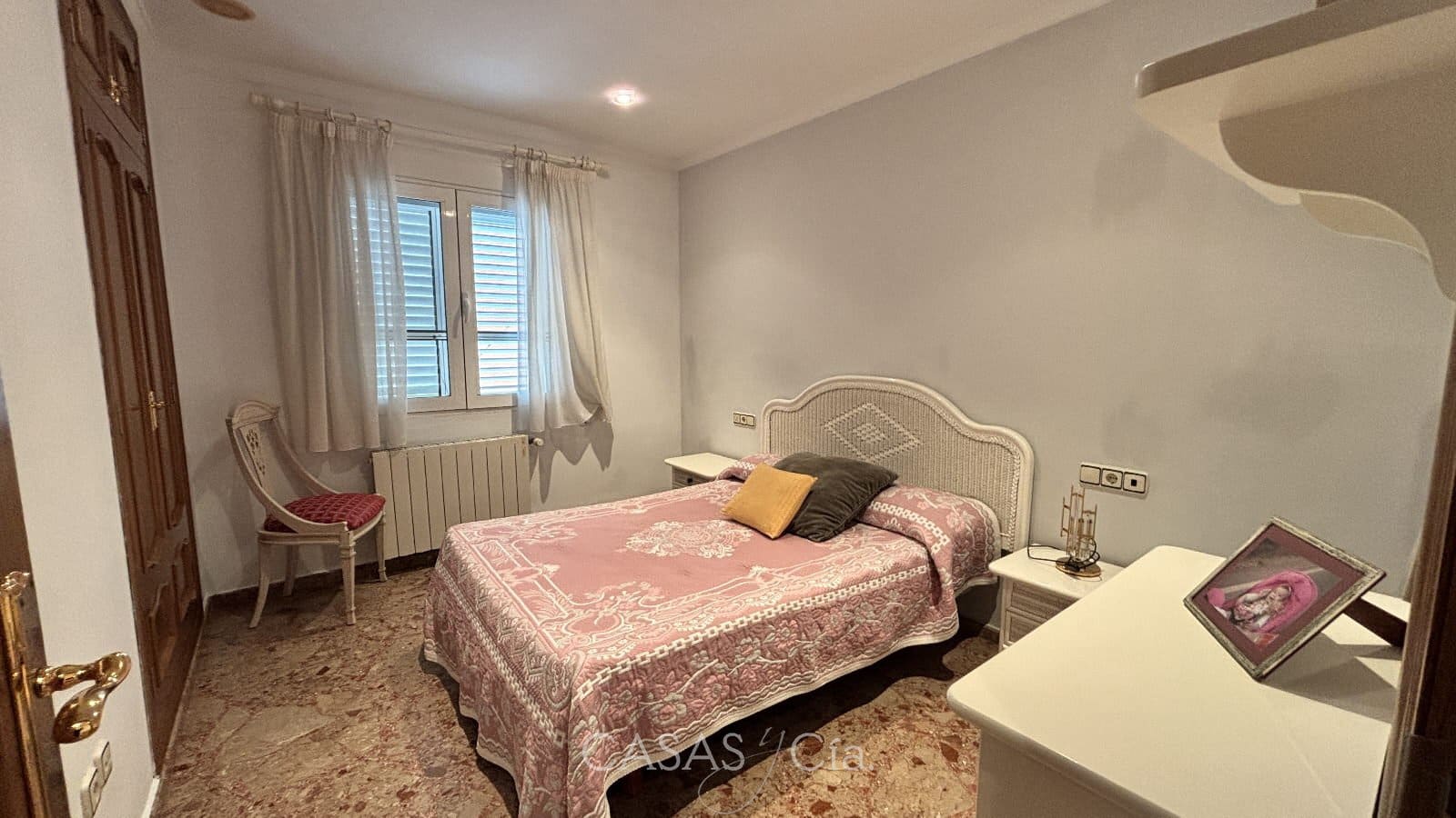 6 chambre Villa/Maison à vendre à Oliva avec piscine - 390 000 € (Ref: 8845673)