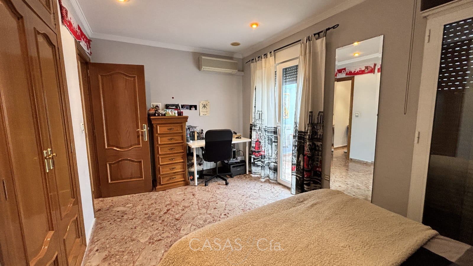 6 chambre Villa/Maison à vendre à Oliva avec piscine - 390 000 € (Ref: 8845673)