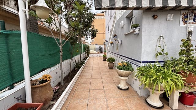 6 chambre Villa/Maison à vendre à Oliva avec piscine - 390 000 € (Ref: 8845673)