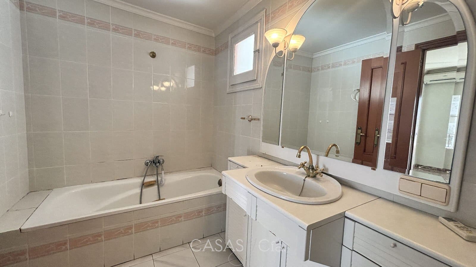 4 chambre Maison de Ville à vendre à Oliva avec garage - 299 950 € (Ref: 9369273)