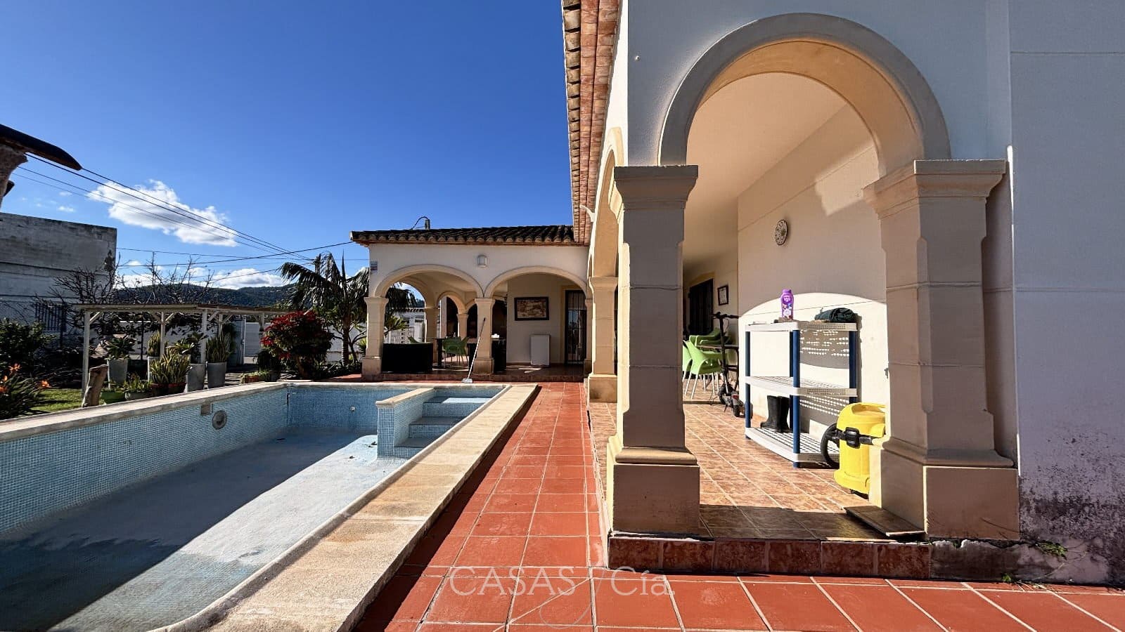 3 bedroom Villa for sale in Oliva with pool - € 310,000 (Ref: 9399944)