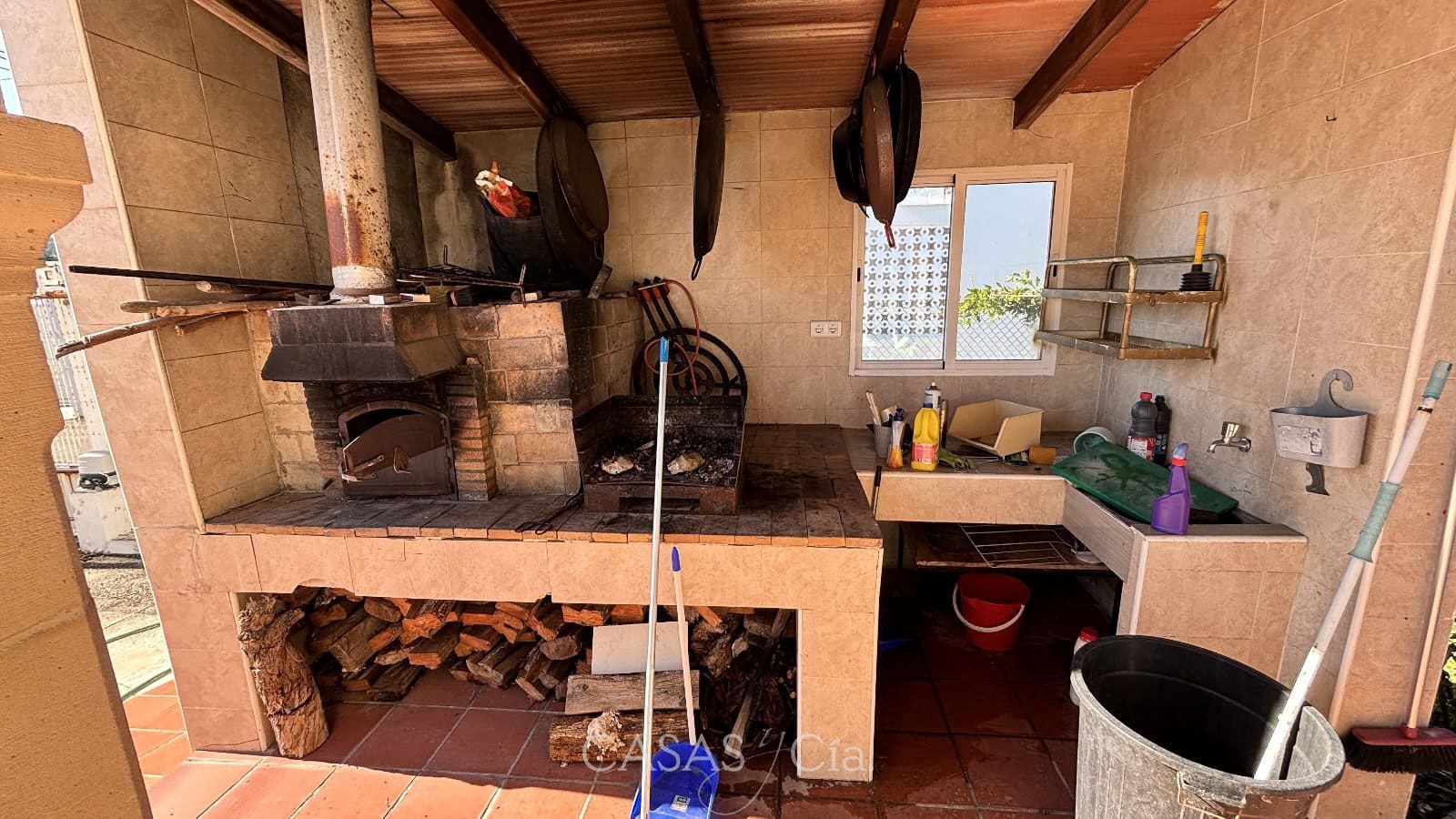 3 bedroom Villa for sale in Oliva with pool - € 310,000 (Ref: 9399944)