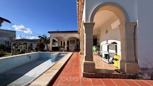 3 bedroom Villa for sale in Oliva with pool - € 310,000 (Ref: 9399944)