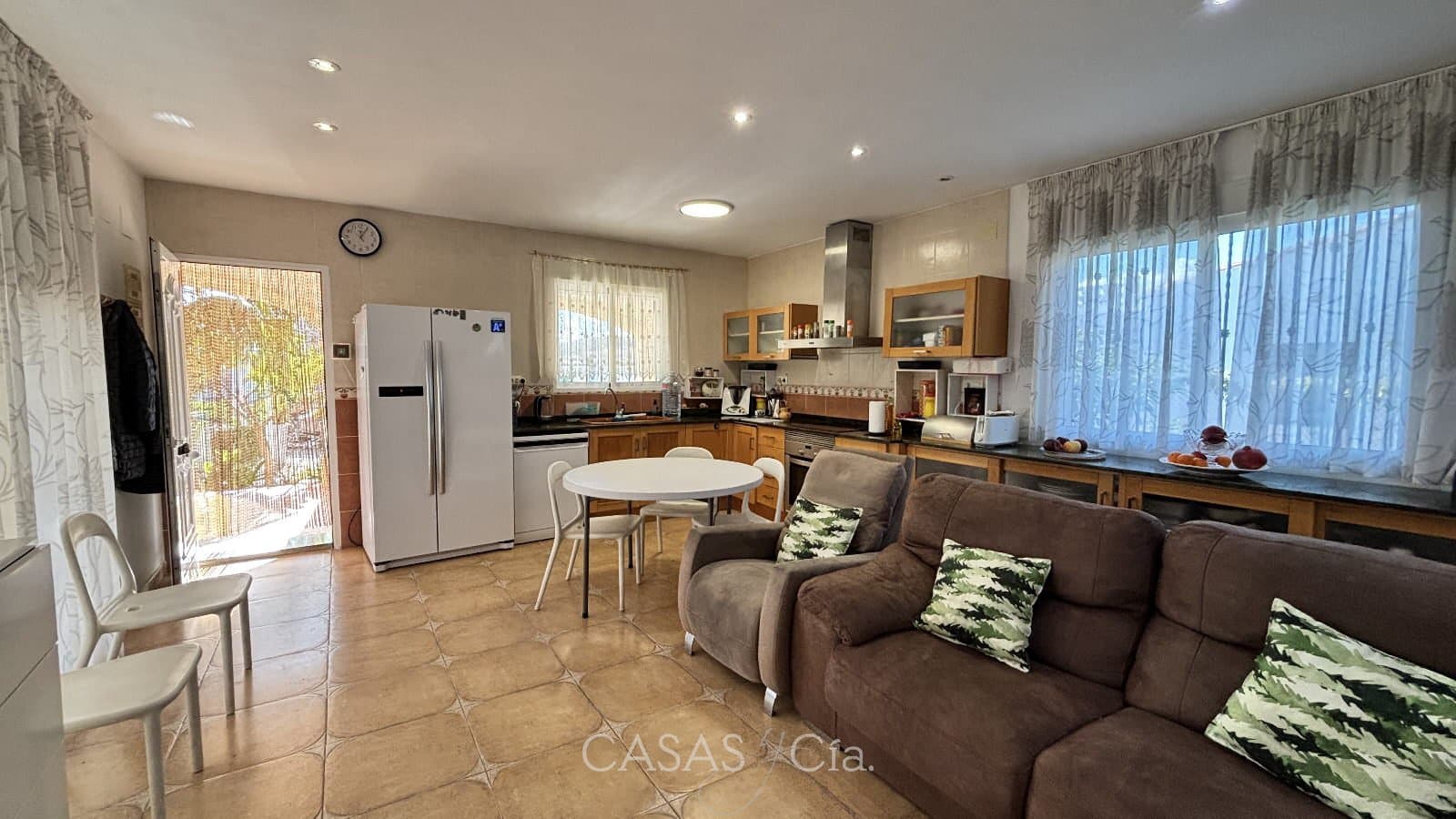 3 bedroom Villa for sale in Oliva with pool - € 310,000 (Ref: 9399944)