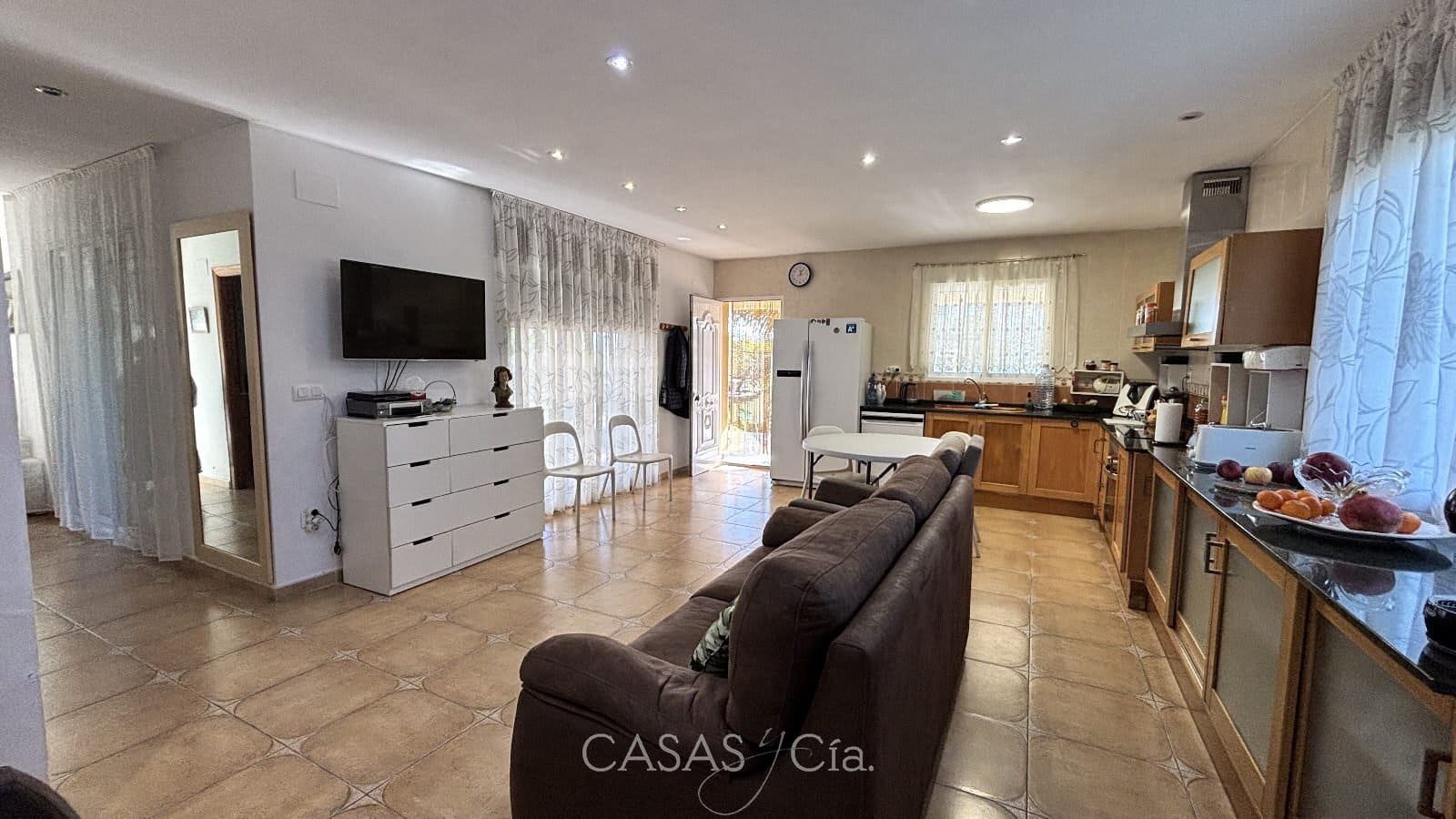 3 bedroom Villa for sale in Oliva with pool - € 310,000 (Ref: 9399944)