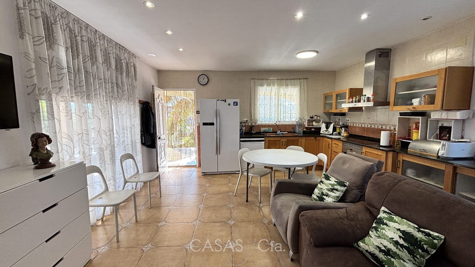 3 bedroom Villa for sale in Oliva with pool - € 310,000 (Ref: 9399944)