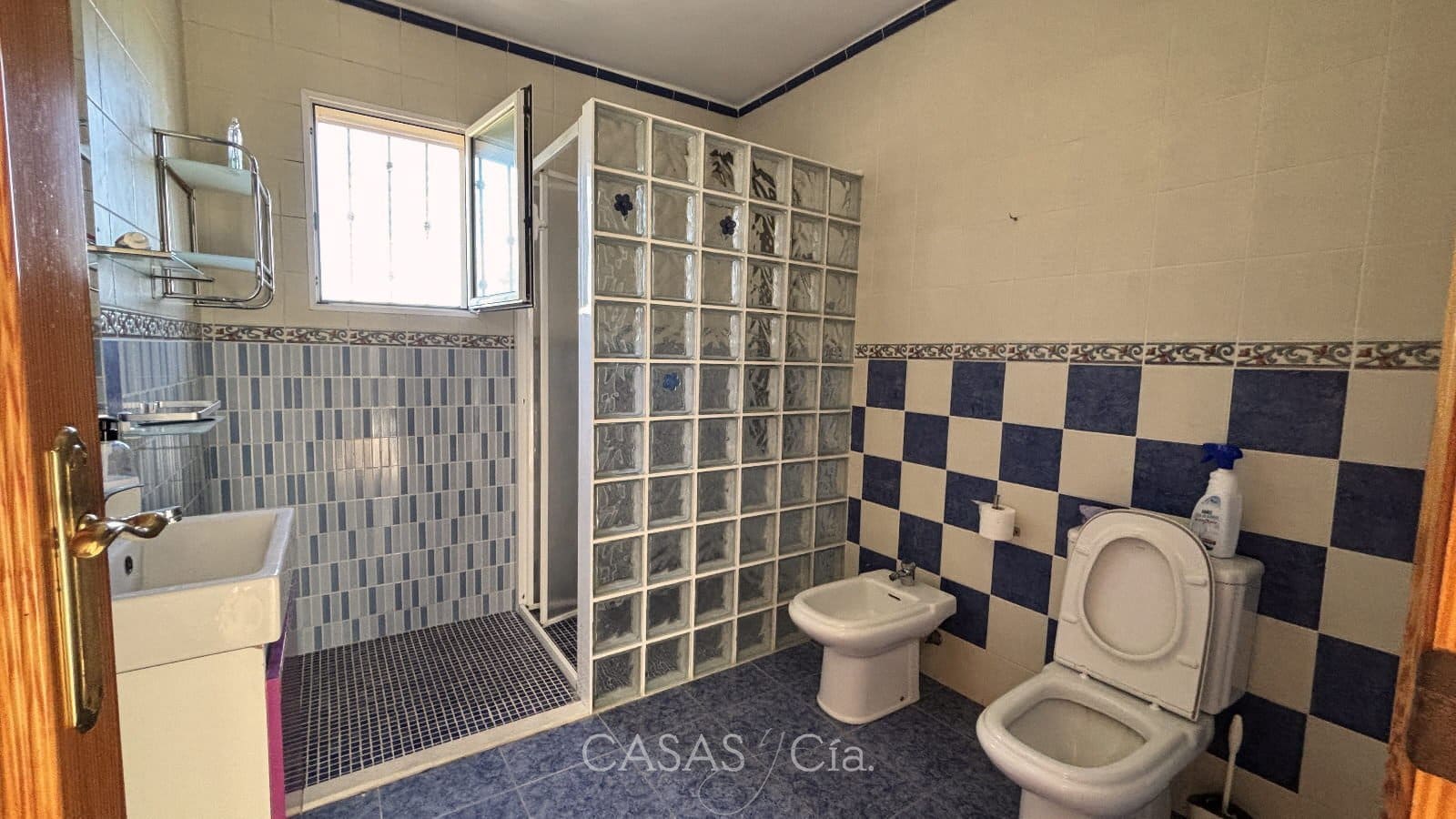 3 bedroom Villa for sale in Oliva with pool - € 310,000 (Ref: 9399944)