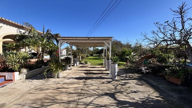 3 bedroom Villa for sale in Oliva with pool - € 310,000 (Ref: 9399944)