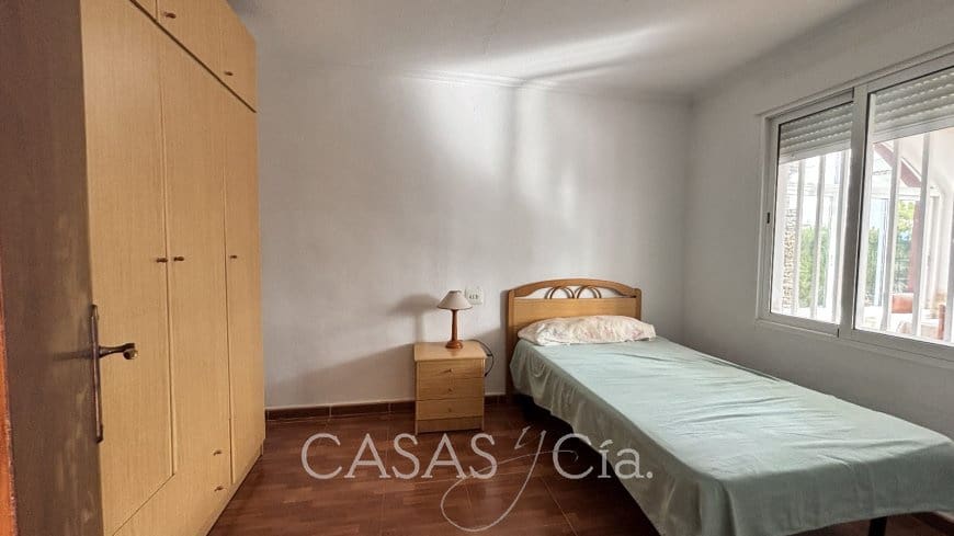 5 bedroom Villa for sale in Oliva with pool - € 320,000 (Ref: 9474456)