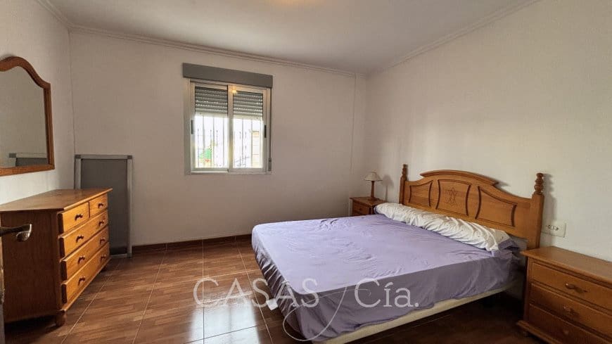 5 bedroom Villa for sale in Oliva with pool - € 320,000 (Ref: 9474456)