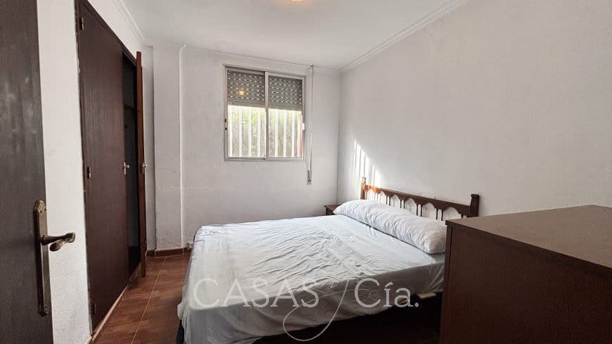 5 bedroom Villa for sale in Oliva with pool - € 320,000 (Ref: 9474456)