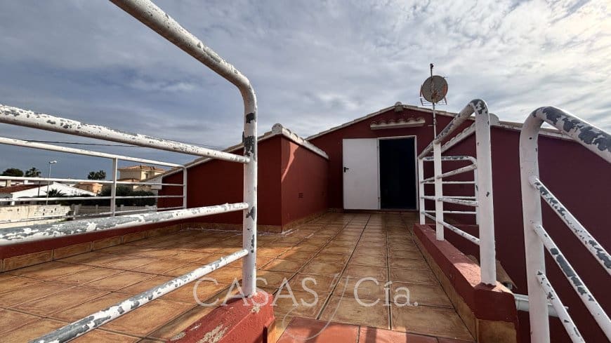 5 bedroom Villa for sale in Oliva with pool - € 320,000 (Ref: 9474456)