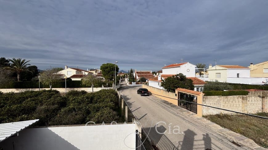 5 bedroom Villa for sale in Oliva with pool - € 320,000 (Ref: 9474456)
