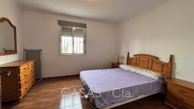 5 bedroom Villa for sale in Oliva with pool - € 320,000 (Ref: 9474456)