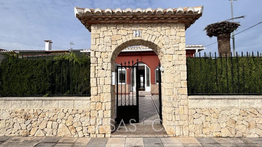 5 bedroom Villa for sale in Oliva with pool - € 320,000 (Ref: 9474456)