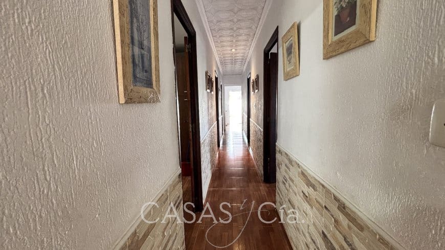 5 bedroom Villa for sale in Oliva with pool - € 320,000 (Ref: 9474456)