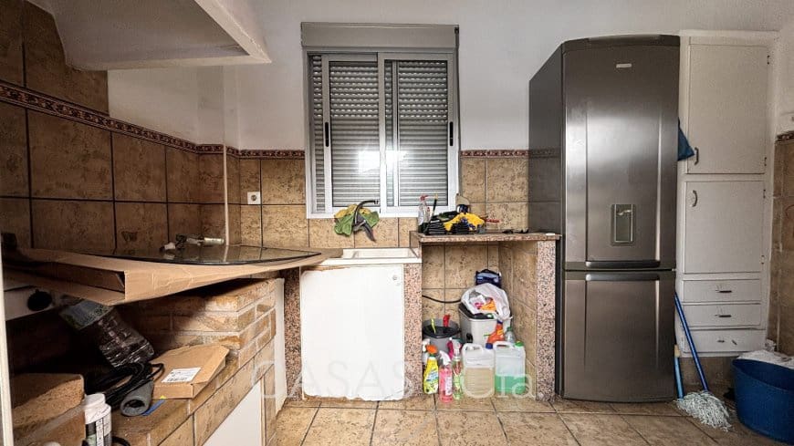 5 bedroom Villa for sale in Oliva with pool - € 320,000 (Ref: 9474456)