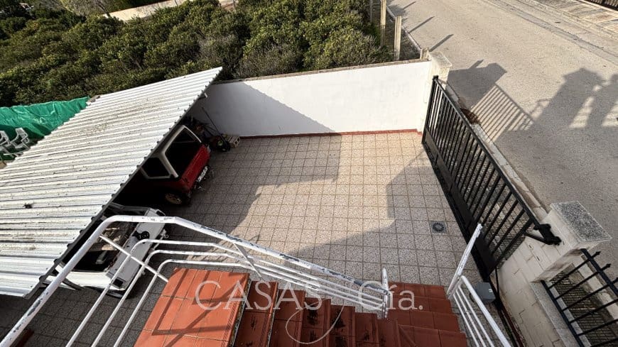 5 bedroom Villa for sale in Oliva with pool - € 320,000 (Ref: 9474456)