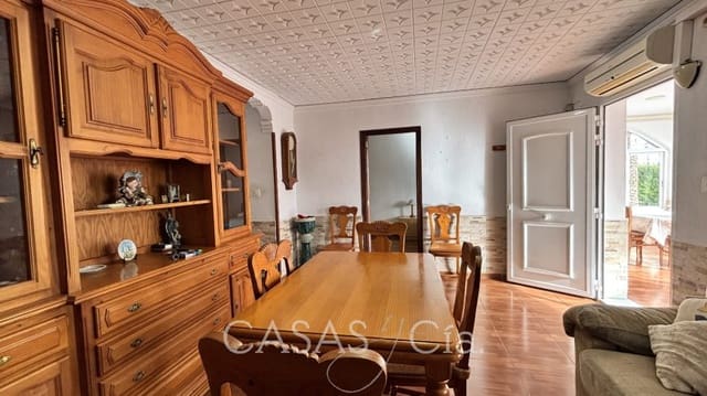 5 bedroom Villa for sale in Oliva with pool - € 320,000 (Ref: 9474456)