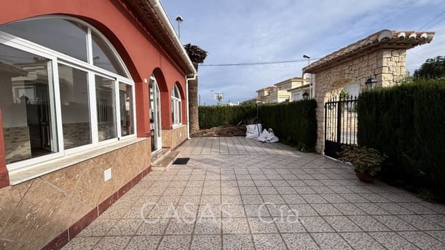 5 bedroom Villa for sale in Oliva with pool - € 320,000 (Ref: 9474456)
