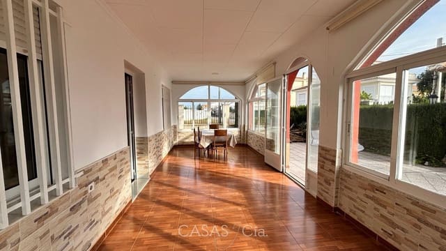 5 bedroom Villa for sale in Oliva with pool - € 320,000 (Ref: 9474456)