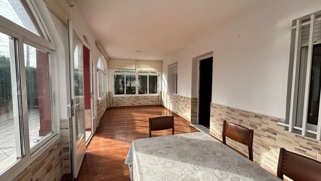 5 bedroom Villa for sale in Oliva with pool - € 320,000 (Ref: 9474456)