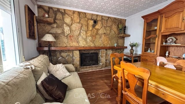 5 bedroom Villa for sale in Oliva with pool - € 320,000 (Ref: 9474456)