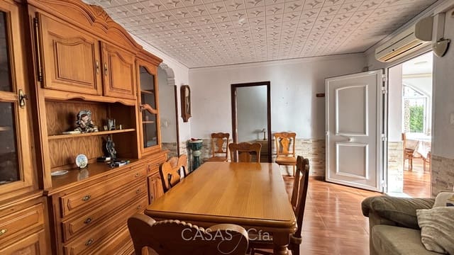 5 bedroom Villa for sale in Oliva with pool - € 320,000 (Ref: 9474456)