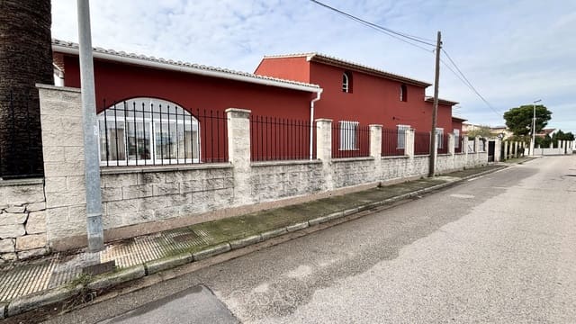 5 bedroom Villa for sale in Oliva with pool - € 320,000 (Ref: 9474456)