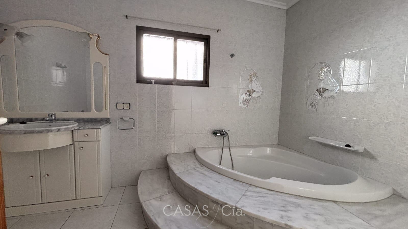 8 bedroom Townhouse for sale in Rafelcofer - € 249,950 (Ref: 9558773)