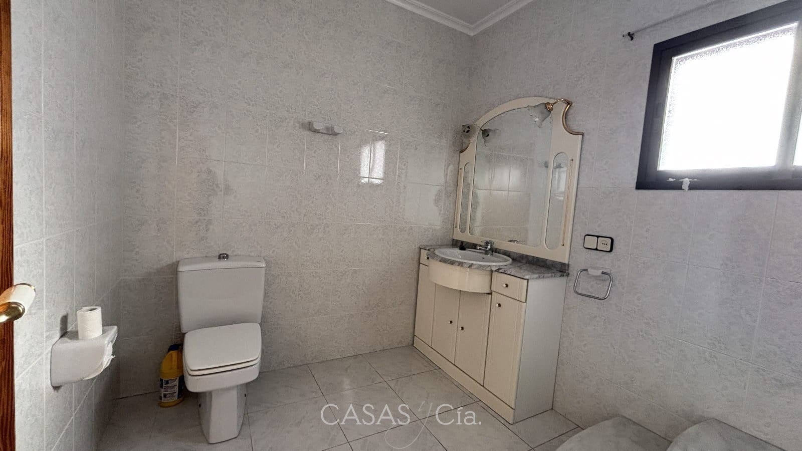 8 bedroom Townhouse for sale in Rafelcofer - € 249,950 (Ref: 9558773)