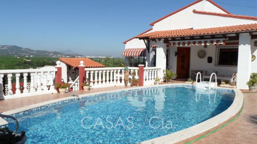 4 soveværelse Villa til salg i Oliva med swimmingpool - € 330.000 (Ref: 9628263)