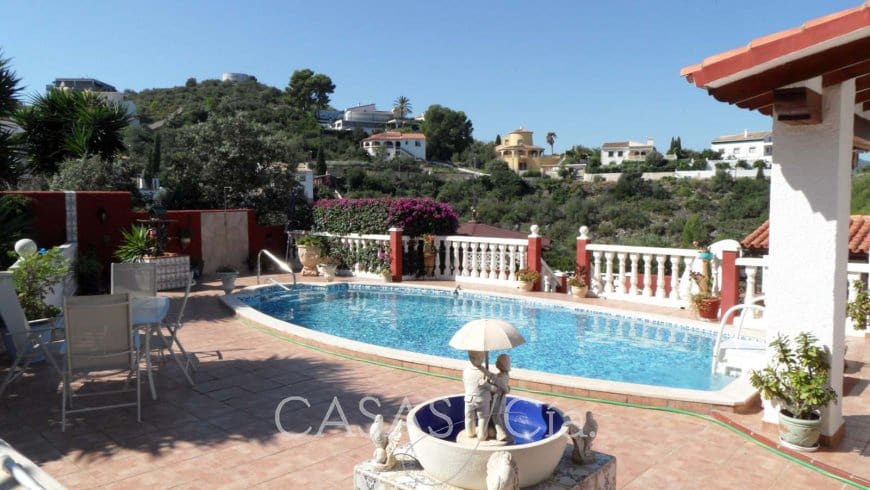 4 soveværelse Villa til salg i Oliva med swimmingpool - € 330.000 (Ref: 9628263)