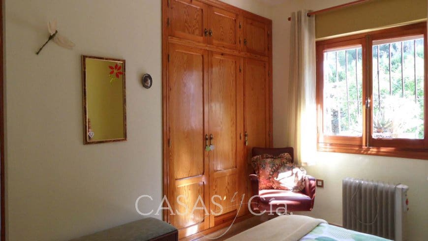 4 soveværelse Villa til salg i Oliva med swimmingpool - € 330.000 (Ref: 9628263)