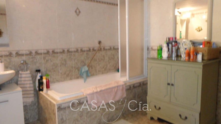 4 soveværelse Villa til salg i Oliva med swimmingpool - € 330.000 (Ref: 9628263)