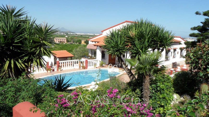 4 soveværelse Villa til salg i Oliva med swimmingpool - € 330.000 (Ref: 9628263)