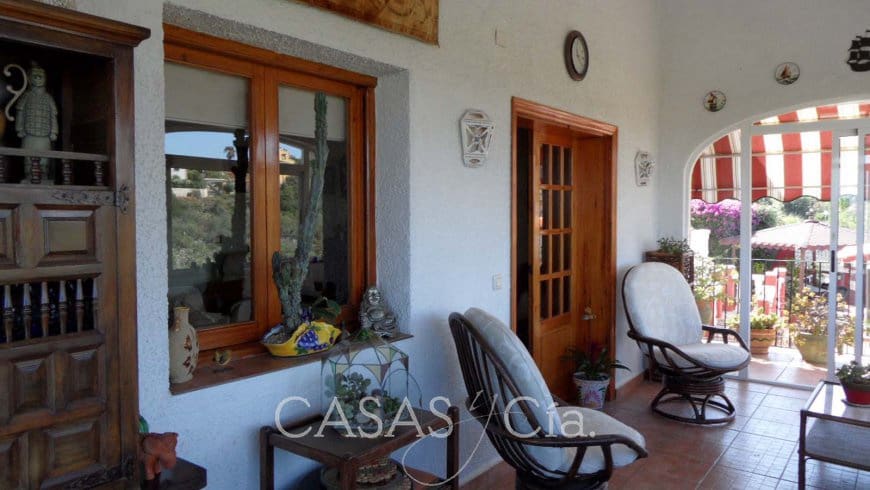 4 soveværelse Villa til salg i Oliva med swimmingpool - € 330.000 (Ref: 9628263)